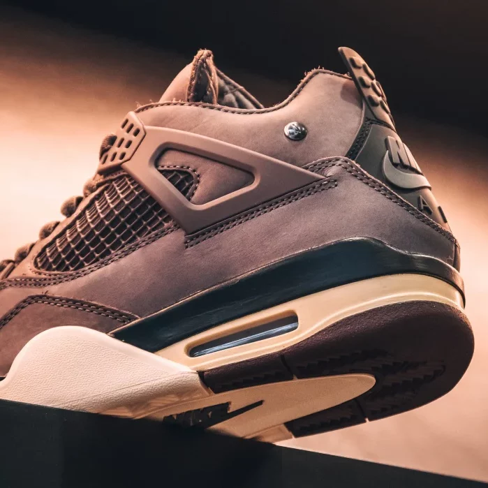 A full-size guide for the Air Jordan 4